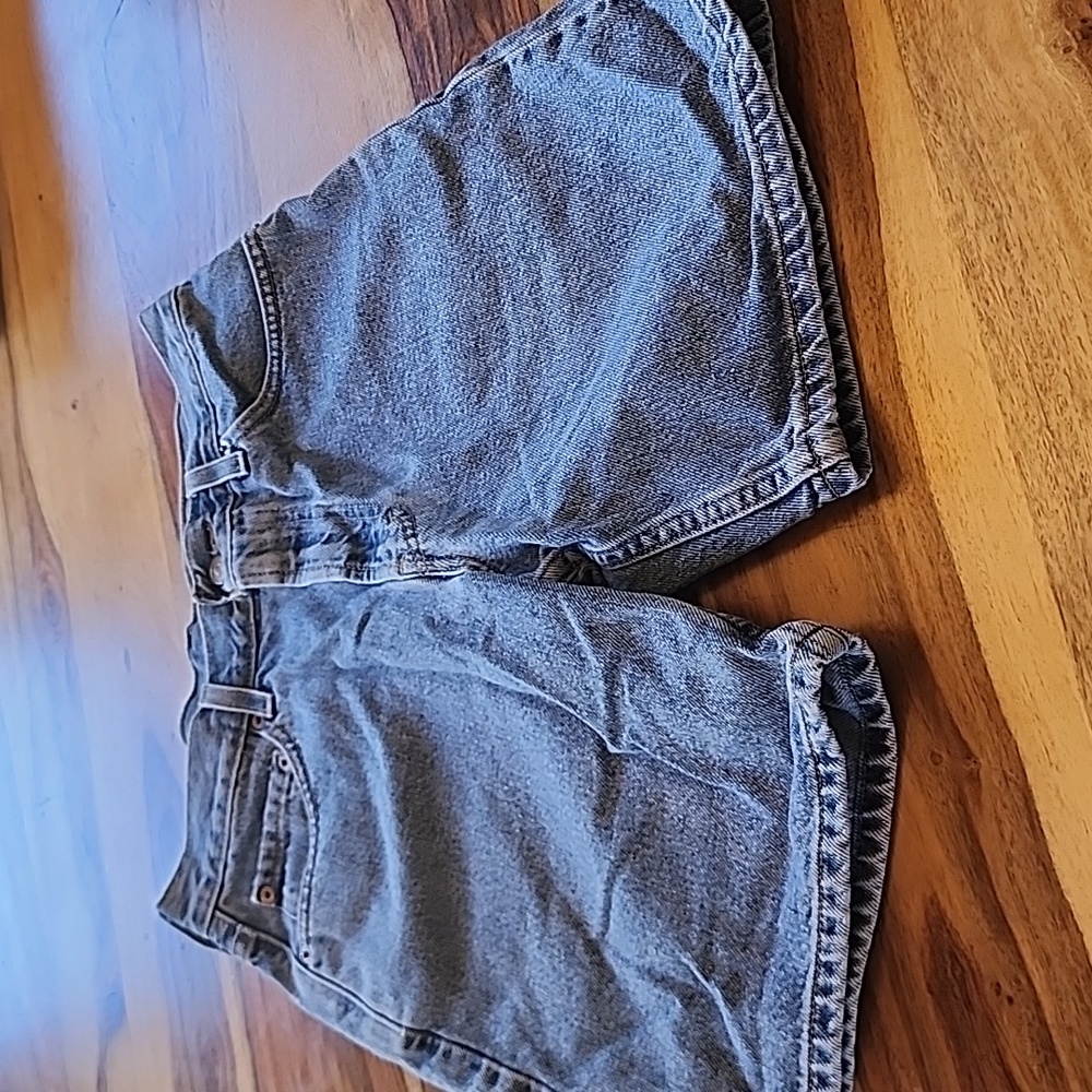 Mens size 29 vintage Levi's. Barely worn!
